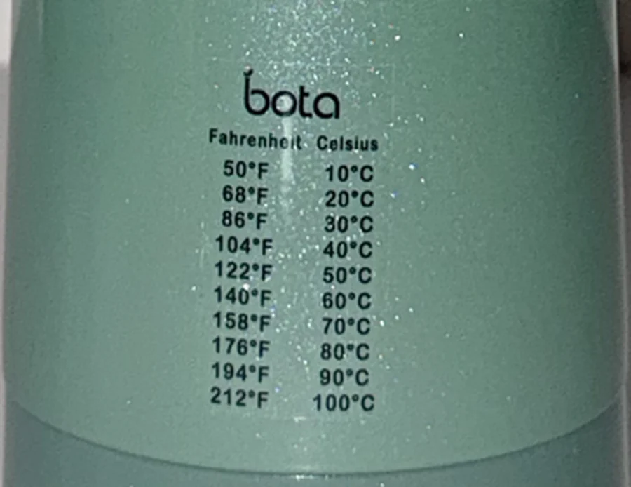 The Fahrenheit and Celsius guide printed on the back of the bottle